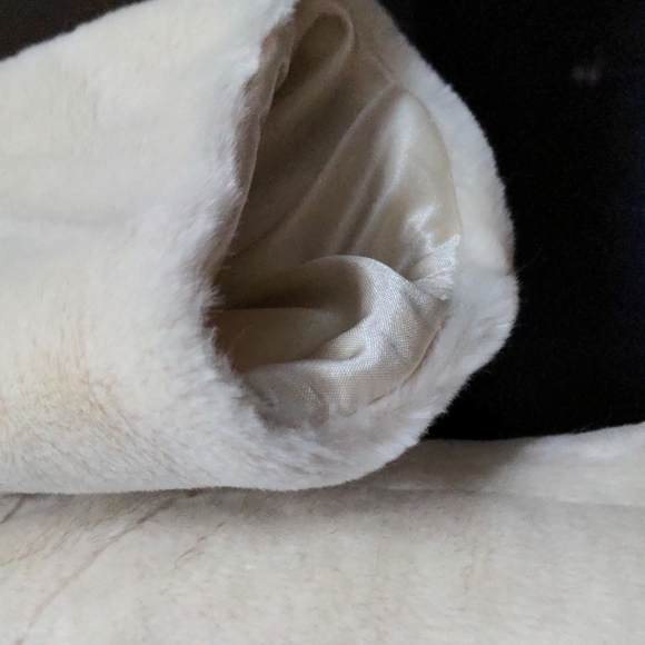 H&M Faux Fur Top - Picture 2 of 6